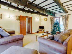 Χώρος καθιστικού στο Timbers Barn - E3863