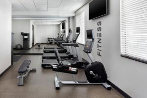 Fitness centrum a/nebo fitness zařízení v ubytování Fairfield Inn & Suites by Marriott New York Staten Island