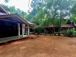 Tòa nhà nơi khách sạn tọa lạc