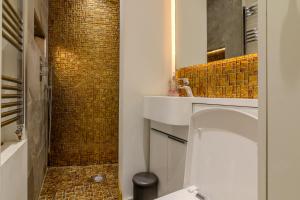 Koupelna v ubytování Modern Studio Apartment with Free Wifi