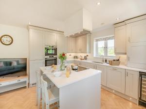 Η κουζίνα ή μικρή κουζίνα στο Whistle Stop