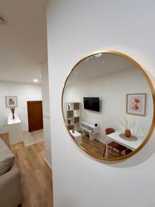 TV a/nebo společenská místnost v ubytování Ô calme des Bains - Studio cosy au cœur de Digne