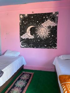 Ένα ή περισσότερα κρεβάτια σε δωμάτιο στο Munsiyari ECO homestay