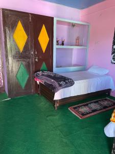 Ένα ή περισσότερα κρεβάτια σε δωμάτιο στο Munsiyari ECO homestay