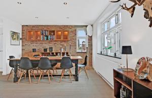 TV a/nebo společenská místnost v ubytování Fiskerhus + 20 fotografií