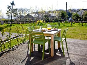 a table and chairs on a wooden deck at Una Argentum 61 in Carbis Bay