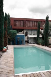 Bazén v ubytování LA VIGNERAIE nebo v jeho okolí