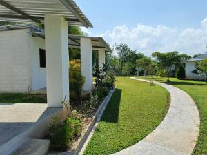 Κήπος έξω από το Bahn Nuan +7 φωτογραφίες