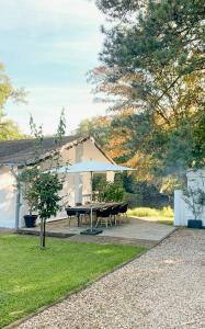 Κήπος έξω από το Lake House With Private Dock At Nature Reserve +22 φωτογραφίες