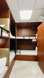 Postel nebo postele na pokoji v ubytování Hotel Byke Ride - Walkable from Agra Cantt Railway Station