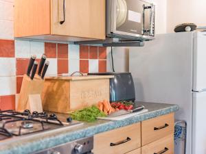 a kitchen counter with vegetables on a cutting board at Kingfisher Oast in Hollingbourne