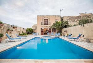 Πισίνα στο ή κοντά στο Traditional Maltese Villa with Pool & Jacuzzi +18 φωτογραφίες