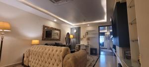 Galeriebild der Unterkunft Goldcrest Hotel Apartments in Lahore