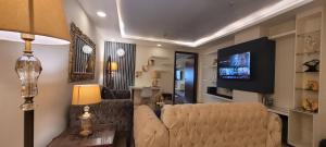 Galeriebild der Unterkunft Goldcrest Hotel Apartments in Lahore