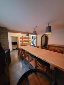 Kuchyň nebo kuchyňský kout v ubytování Gîte Les Hirondelles 14 pers gitesdes2vallees