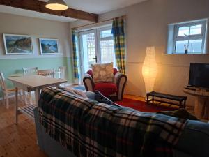 TV a/nebo společenská místnost v ubytování Annaharvey Farm B&B