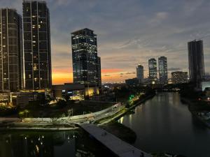 Nespecifikovaný výhled na destinaci Kolombo nebo výhled na město při pohledu z apartmánu