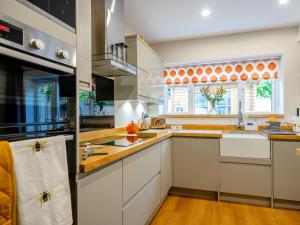 Η κουζίνα ή μικρή κουζίνα στο Hare Bee & Bee