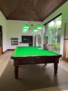a pool table in a living room with avertisementvertisementvertisementvertisementvertisementvertisementvertisement at Nook horse farm in Nagambie