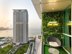 Φωτογραφία από το άλμπουμ του MegaLuxury Beachfront with Panoramic Ain Dubai Views in JBR, Sleep 12 στο Ντουμπάι +90 φωτογραφίες