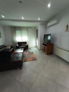 Μια τηλεόραση ή/και κέντρο ψυχαγωγίας στο Pleasant apartment, ideal for your stays +1 φωτογραφίες