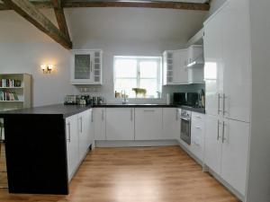 Kuchyň nebo kuchyňský kout v ubytování Cow Shed