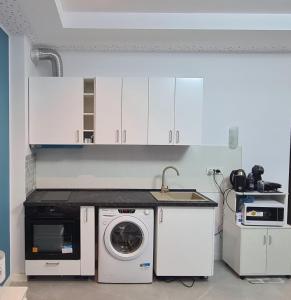 Køkken eller tekøkken på Studio axxis nova seaside-Parcare GRATIS