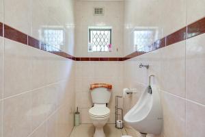 Ένα μπάνιο στο Winston Manor