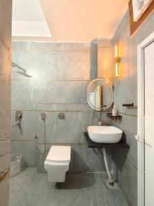 Un baño de Premium bedroom with washroom 101 I Zero mile