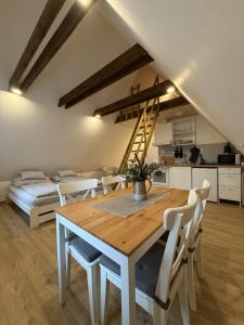 Kuchyň nebo kuchyňský kout v ubytování Chalupa Bartlův Dvůr