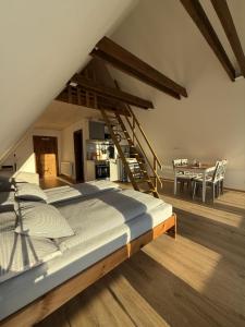 Postel nebo postele na pokoji v ubytování Chalupa Bartlův Dvůr