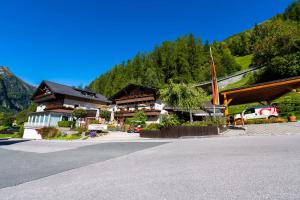 Nespecifikovaný výhled na hory nebo výhled na hory při pohledu z hotelu