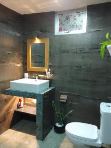 Koupelna v ubytování LEAFORA Cottage