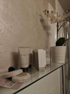 a counter with some products on a shelf at Suite Leonella in San Miniato