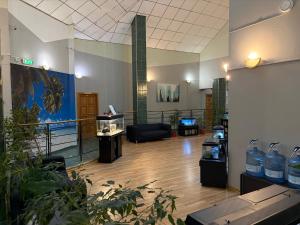 a lobby with a waiting room with a couch and a table at Narva Kangelaste 2 Apartments in Narva