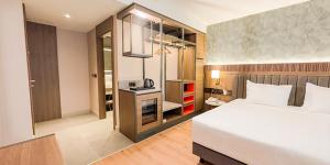 a bedroom with a large bed and a bathroom at Paşapark Selçuklu Hotel in Konya