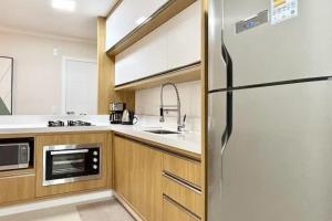 Una cocina o cocineta en Apartamento 104 B com Piscina em Bombinhas