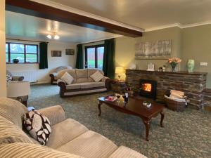 Posezení v ubytování Hayscastle Farmhouse