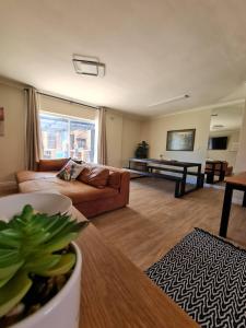 Χώρος καθιστικού στο Kuku House