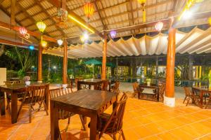 Restoran või mõni muu söögikoht majutusasutuses Green Bungalow Garden Resort