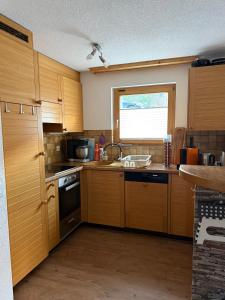 Kuchyň nebo kuchyňský kout v ubytování Maisonette Wohnung mit Bergsicht