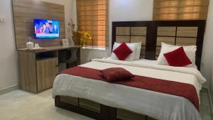 Postel nebo postele na pokoji v ubytování Rossy's Apartments Serviced Apartments in Abuja + 7 fotografií