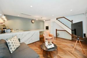 a living room with a couch and a table at Contemporary 2-Bedroom Escape in Notting Hill in London