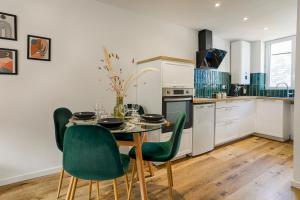 Kuchyň nebo kuchyňský kout v ubytování Le Logis Des Remparts Appartement neuf