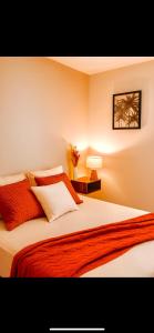 Postel nebo postele na pokoji v ubytování Logement vue mer à 2 min de la plage