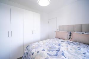 Ένα ή περισσότερα κρεβάτια σε δωμάτιο στο Ballito Mirage Hills