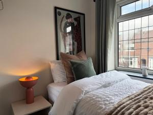 Postel nebo postele na pokoji v ubytování Family & Pet-Friendly 5pp, Parking, 20 min to City