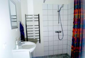 Koupelna v ubytování Gregersminde + 43 fotografií