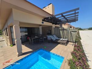 Swimmingpoolen hos eller tæt på Propriedade privada Sao Martinho