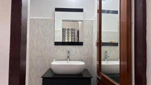 Ένα μπάνιο στο Ravishomestay +20 φωτογραφίες